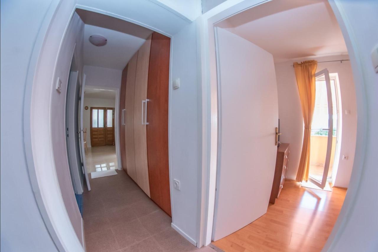 Apartman Sous Les Rochers Grizane-Belgrad Bagian luar foto