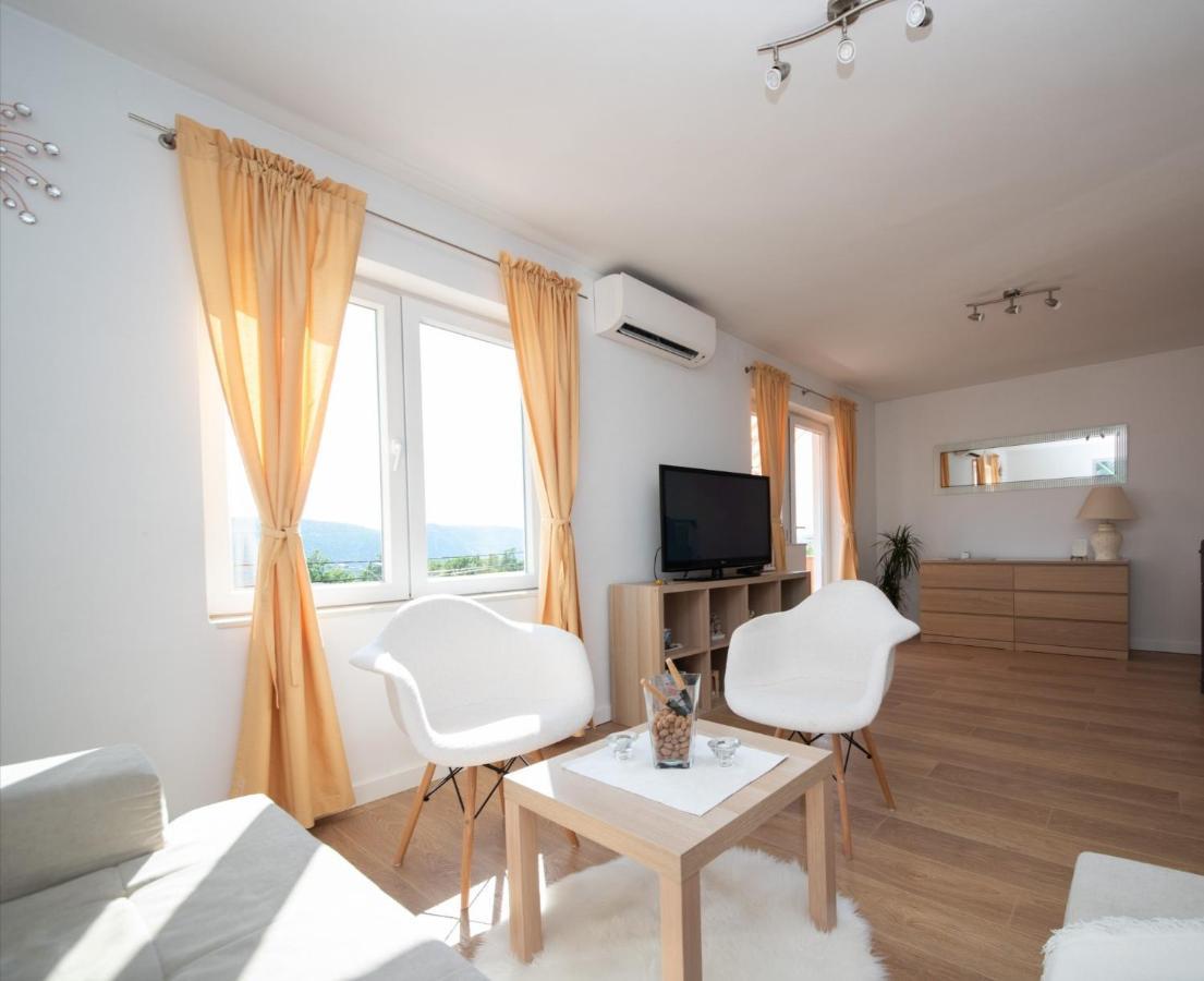 Apartman Sous Les Rochers Grizane-Belgrad Bagian luar foto