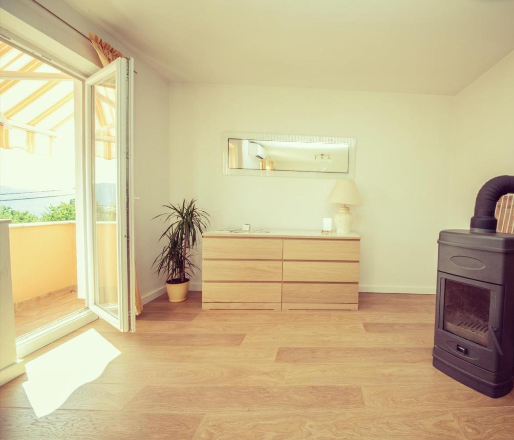 Apartman Sous Les Rochers Grizane-Belgrad Bagian luar foto