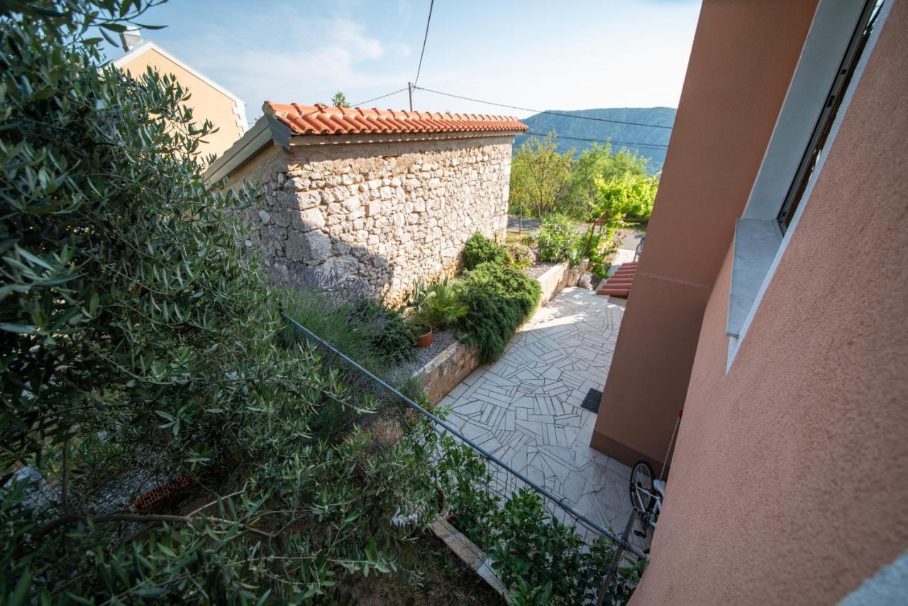 Apartman Sous Les Rochers Grizane-Belgrad Bagian luar foto