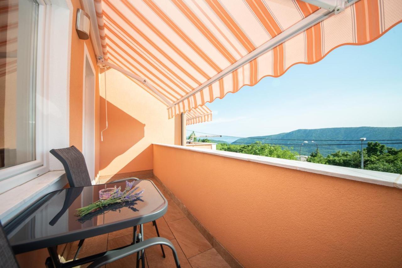 Apartman Sous Les Rochers Grizane-Belgrad Bagian luar foto