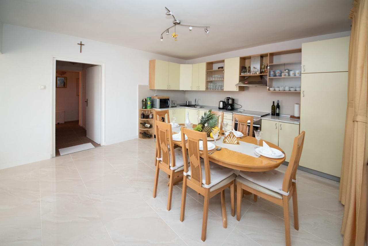 Apartman Sous Les Rochers Grizane-Belgrad Bagian luar foto