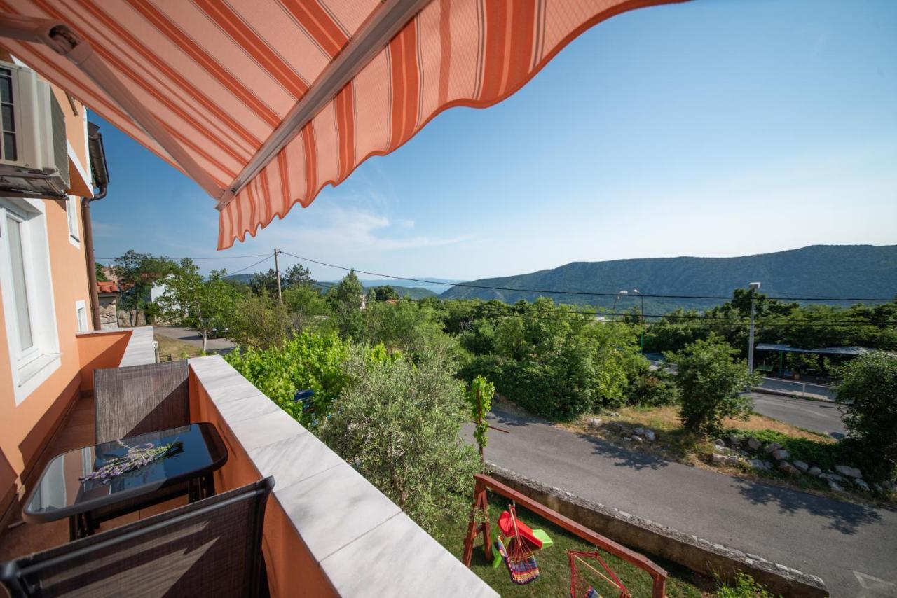 Apartman Sous Les Rochers Grizane-Belgrad Bagian luar foto