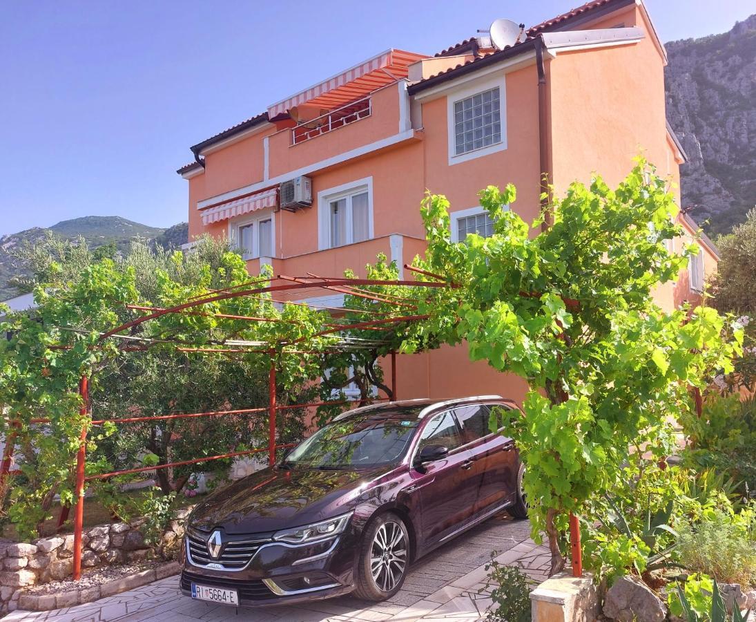 Apartman Sous Les Rochers Grizane-Belgrad Bagian luar foto