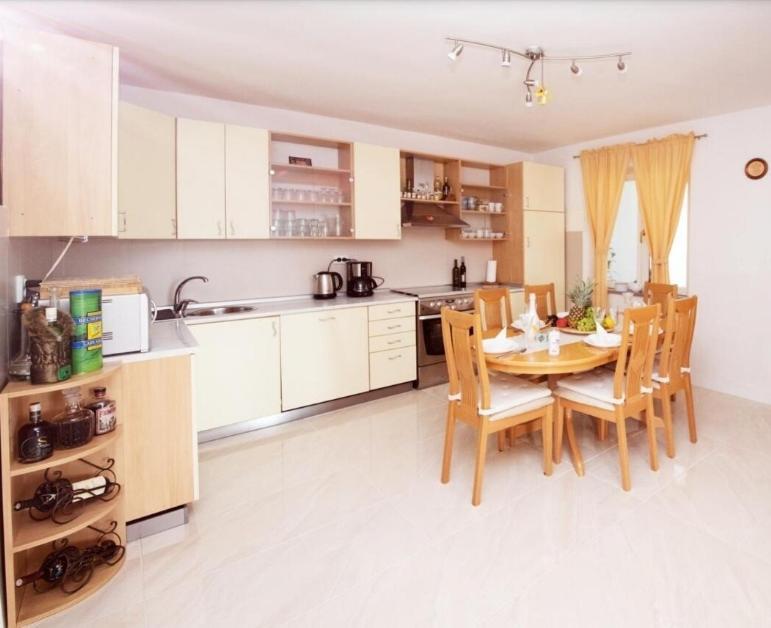 Apartman Sous Les Rochers Grizane-Belgrad Bagian luar foto