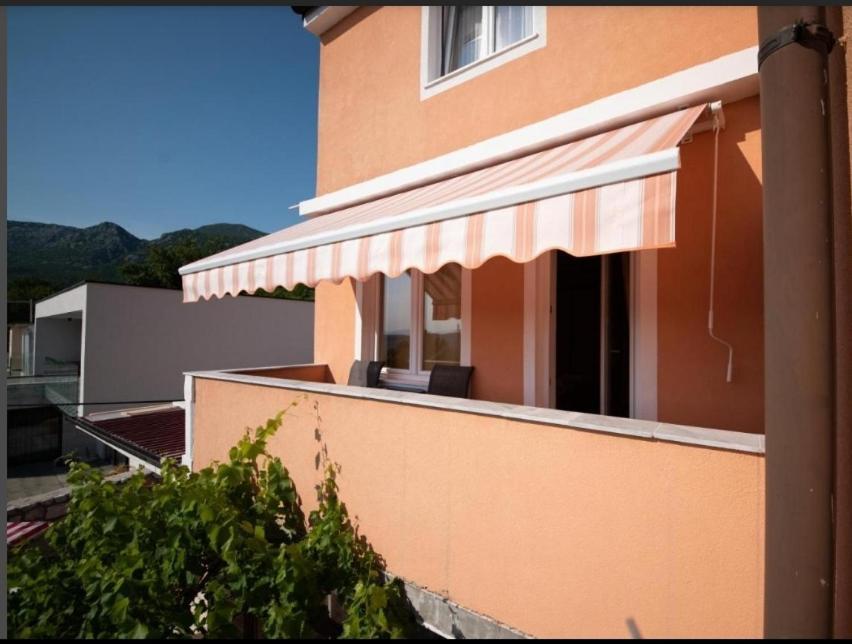 Apartman Sous Les Rochers Grizane-Belgrad Bagian luar foto